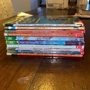 Collection of 10 Magic Tree House books!